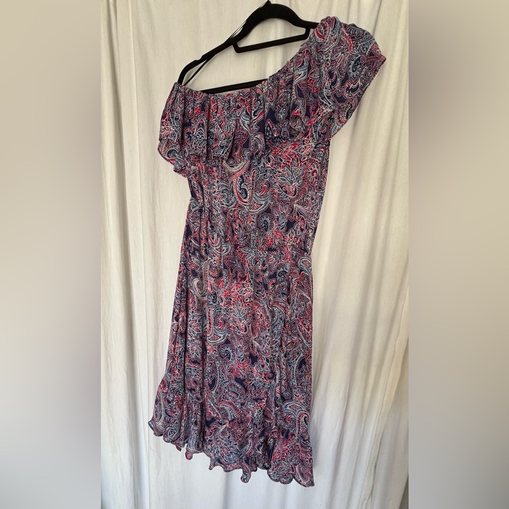 Elegant Paisley Print Dress in Red and Black